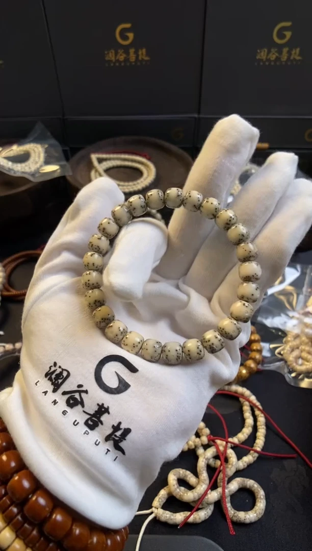 手串星月菩提9*8正月贯穿通体大留白