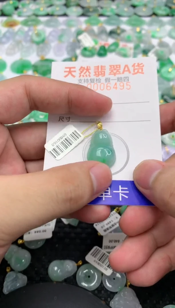 翡翠18K金镶嵌颈饰11111111111111