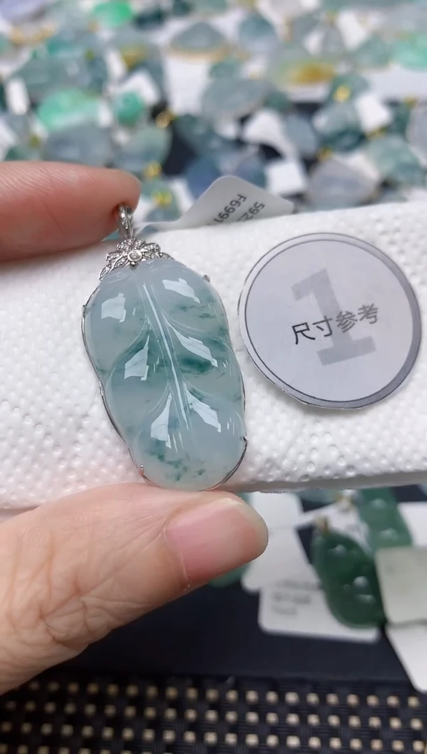 颈饰18K金镶嵌翡翠天然缅甸A货翡翠