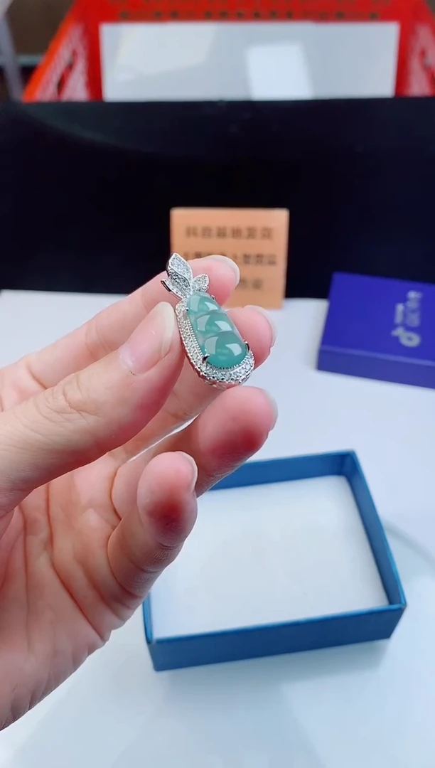 颈饰未镶嵌翡翠     ·