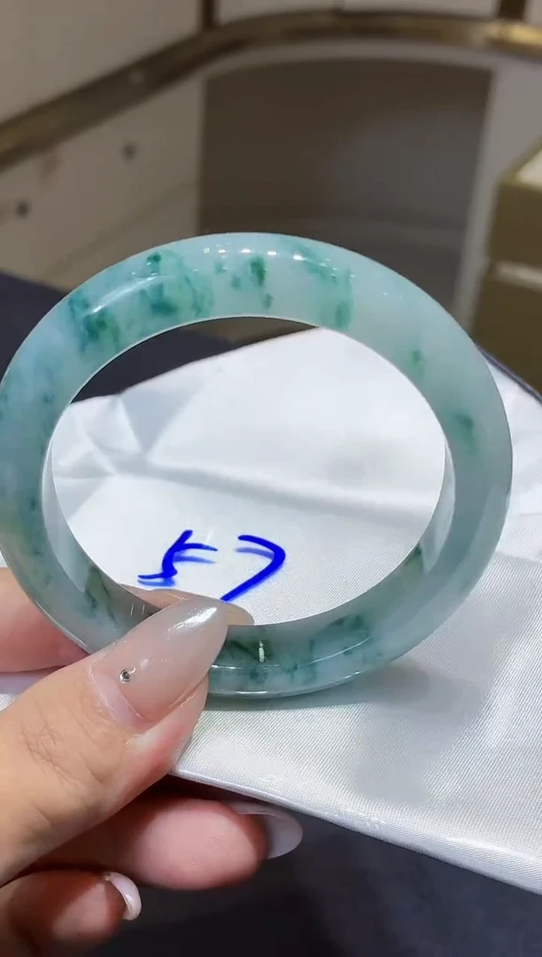 未镶嵌手镯翡翠翡翠手镯