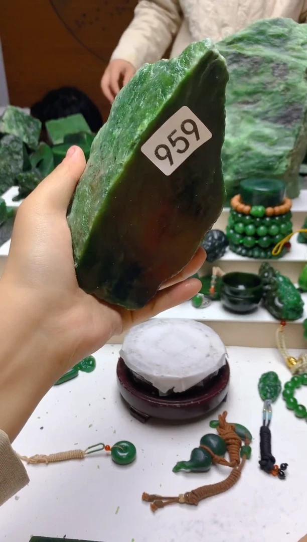 未镶嵌和田玉（碧玉）珠宝半成品1
