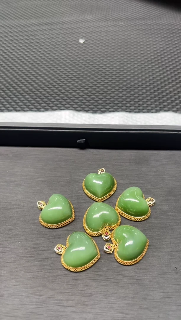 【闪购商品】和田玉吊坠18K金镶嵌多样性发1件