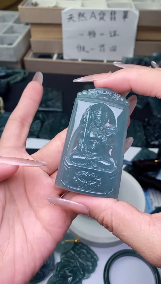 颈饰未镶嵌翡翠