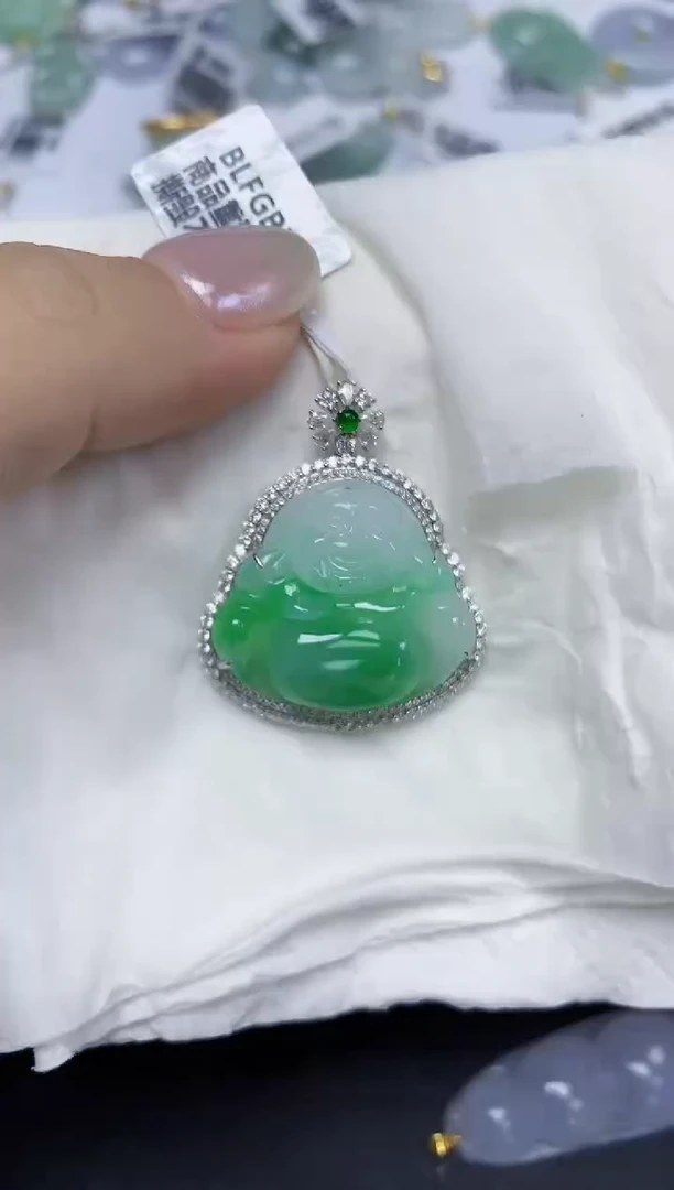 翡翠18K金镶嵌颈饰天然缅甸翡翠A货