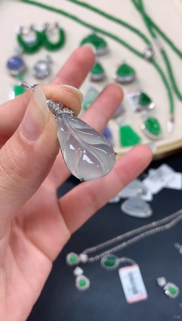 【闪购商品】翡翠吊坠(不含链)18K金镶嵌A152|6980