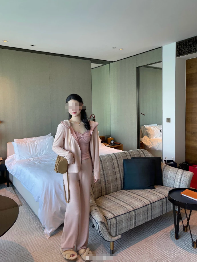 【郭郭】炸炸炸 直播间折扣女装（拍下请备注号码）
