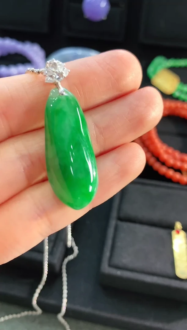 【闪购商品】翡翠吊坠(不含链)18K金镶嵌吊坠