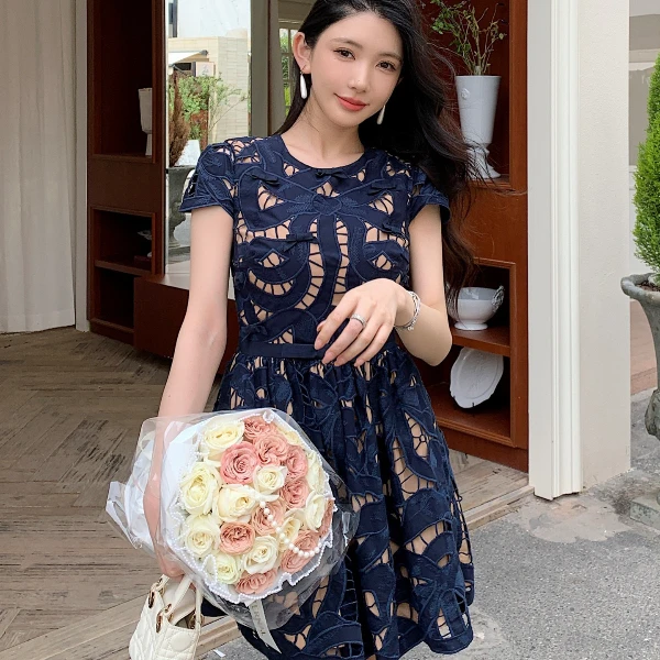 USHARK新款贵气感重工镂空水溶蕾丝圆领正肩短袖A字背心裙秋冬款