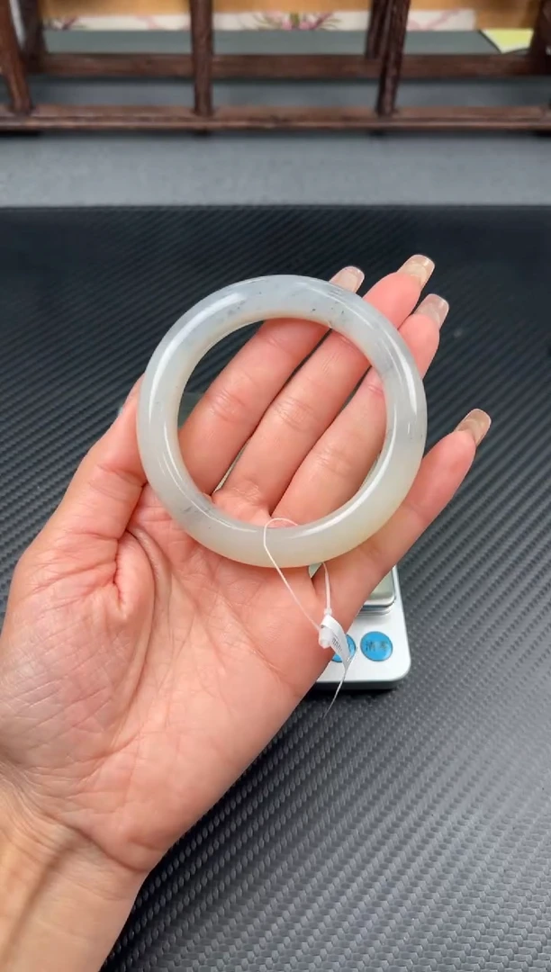 未镶嵌手镯和田玉黑山微色差57Mm