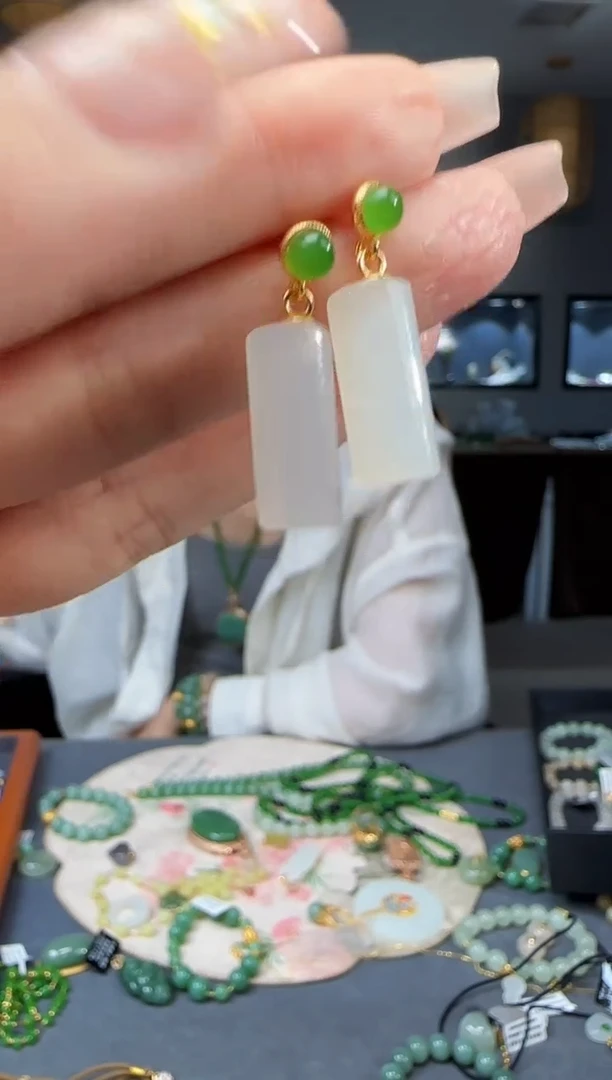 和田玉银S925镶嵌耳饰1