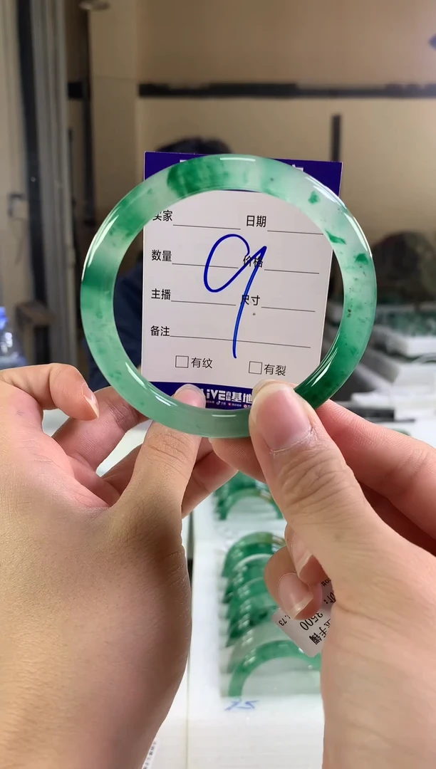 未镶嵌手镯石英质玉（非洲翠）百****姐1