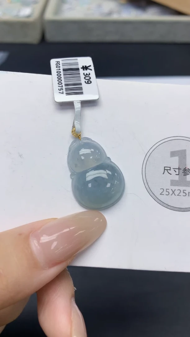 颈饰18K金镶嵌翡翠天然缅甸A货翡翠，百元以上9元证书费自理