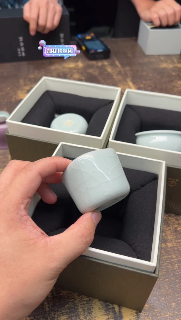 叶贤辉月白釉单杯（不挑）