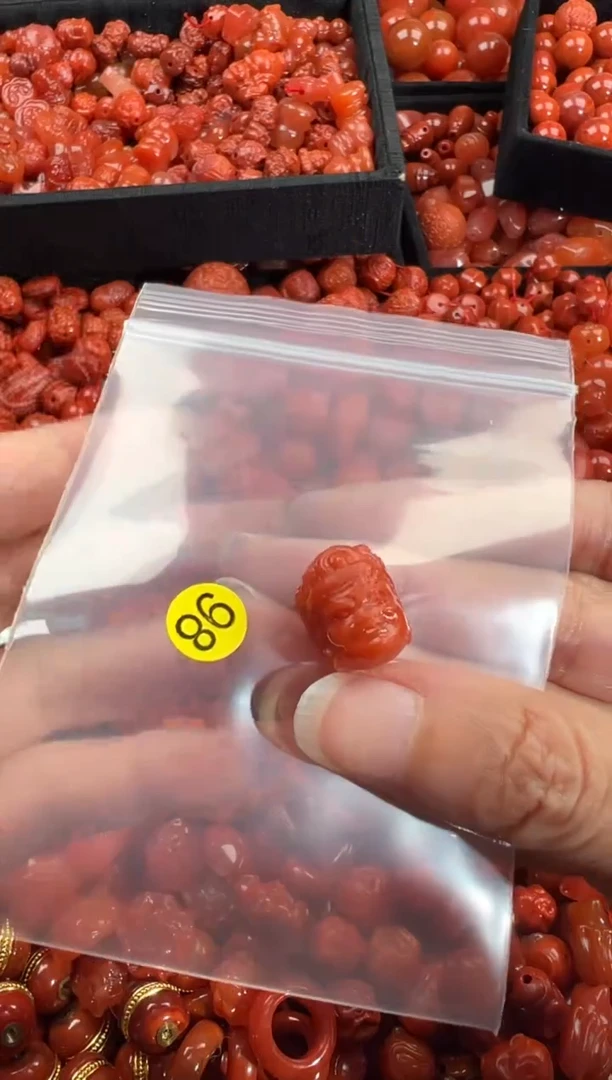 南红玛瑙未镶嵌颈饰1