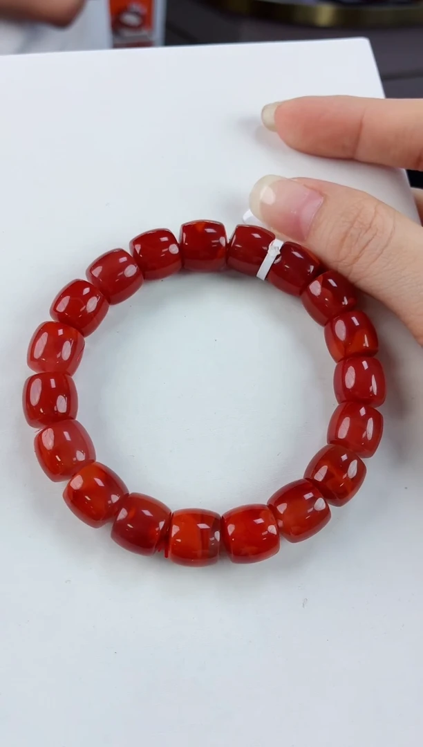 未镶嵌瓦西直切手串11+南红玛瑙一个/条