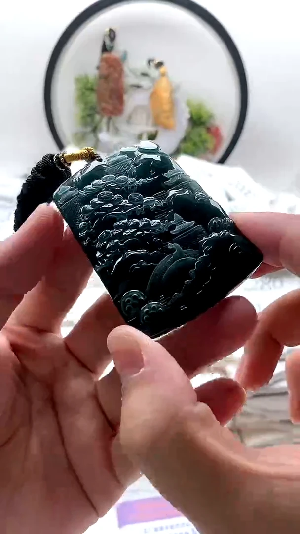颈饰未镶嵌翡翠山水牌