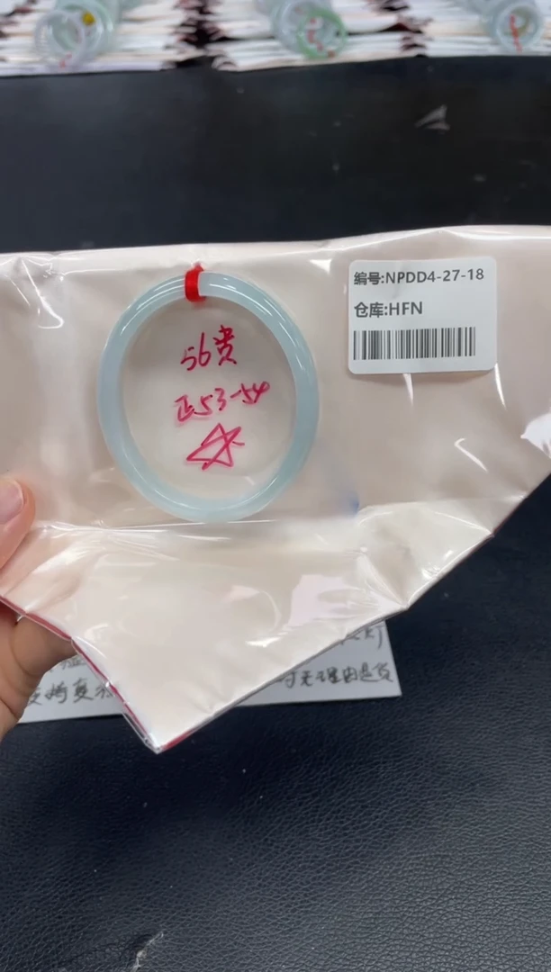 翡翠手镯未镶嵌翡翠手镯