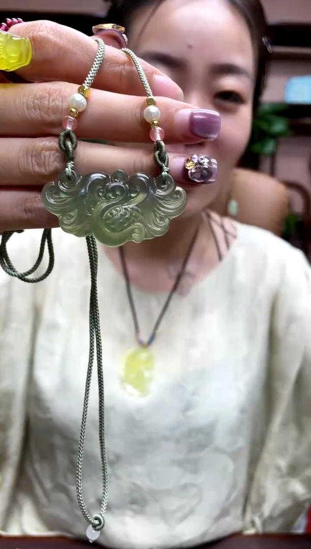 岫玉未镶嵌吊坠·