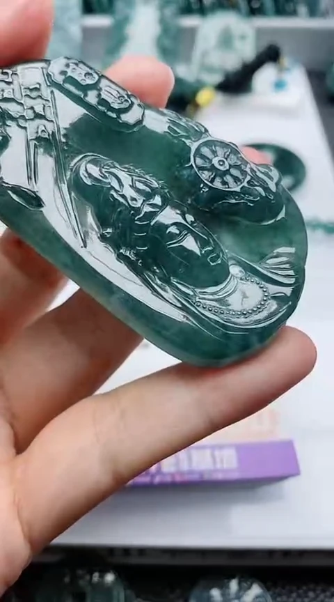 颈饰未镶嵌翡翠