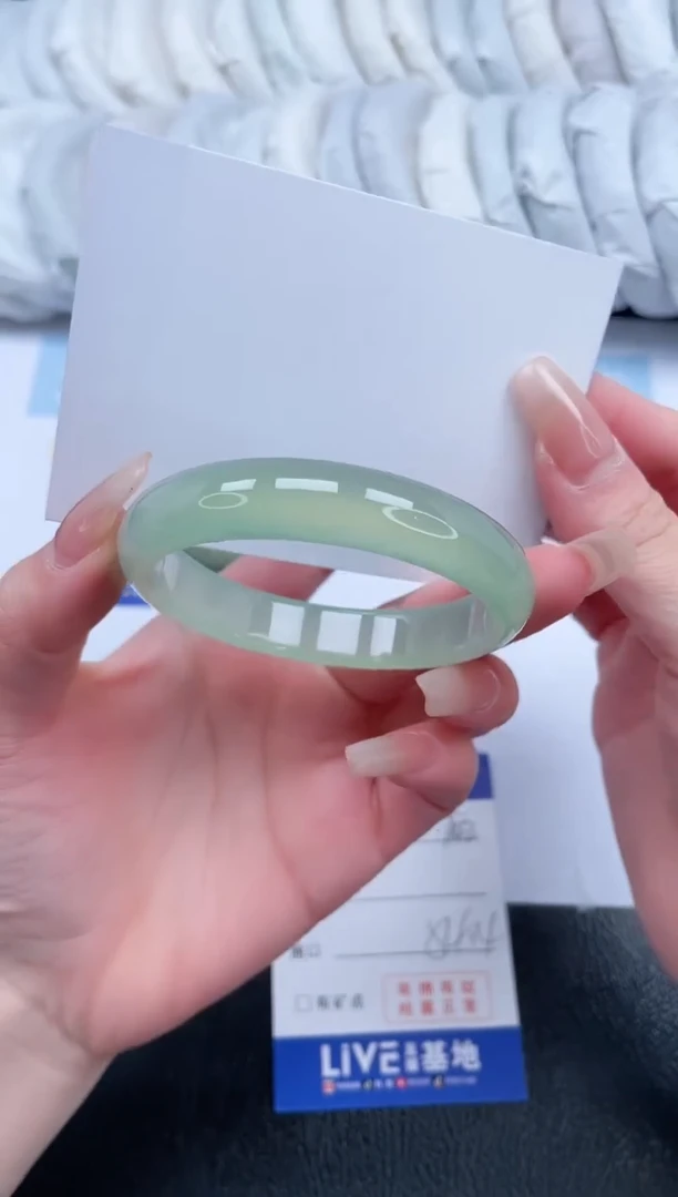【闪购商品】石英质玉手镯未镶嵌T142-54.4