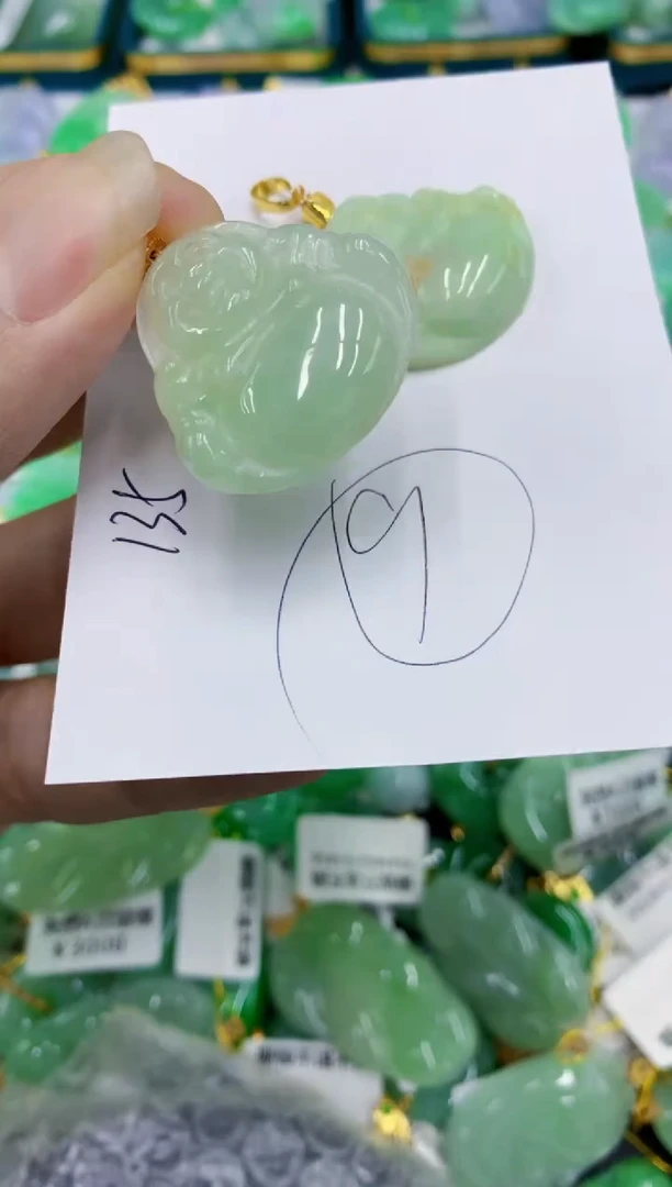 翡翠未镶嵌颈饰1111111111多样性发其一