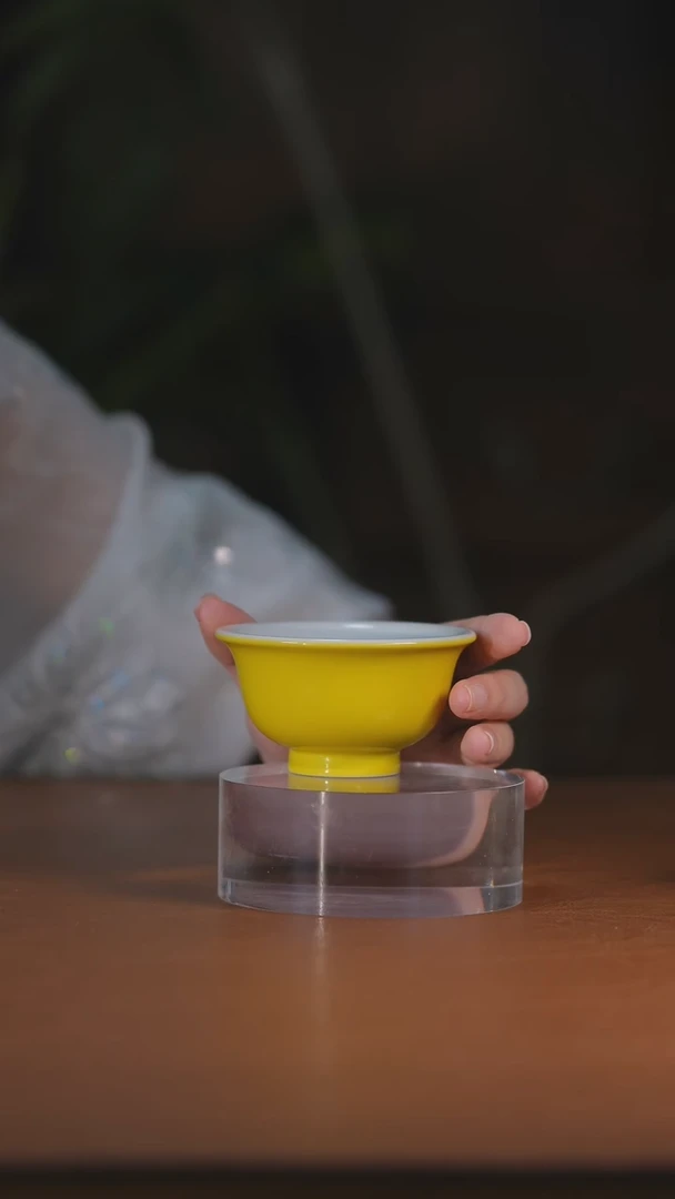 柠檬黄内绘冰梅压手杯