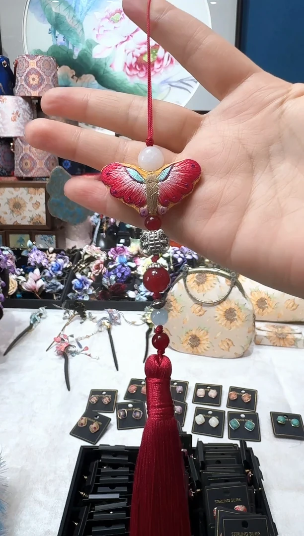 织绣国风美物非遗手工苏绣蝴蝶挂件