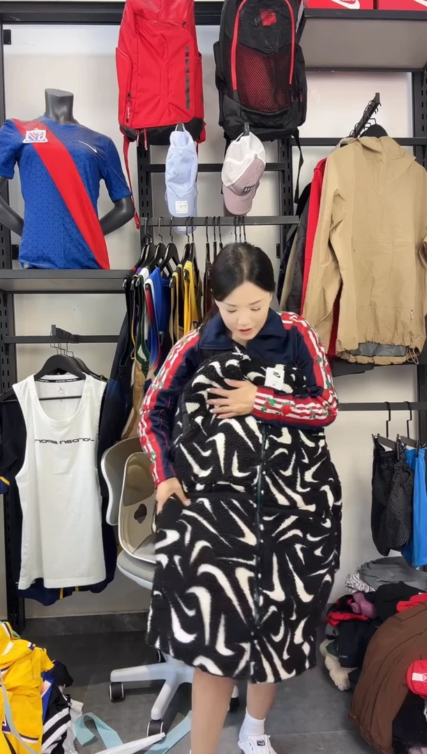 746   编码 瑕疵款直播间过款为准 尺码 165