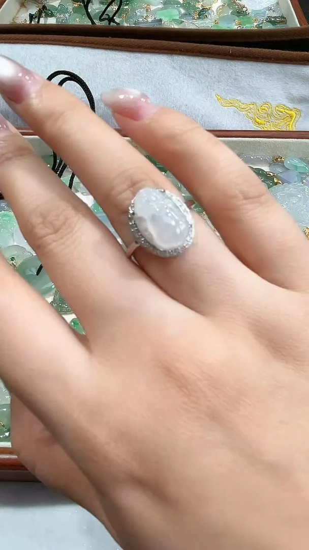 颈饰银S925镶嵌翡翠2026010201多样性发一