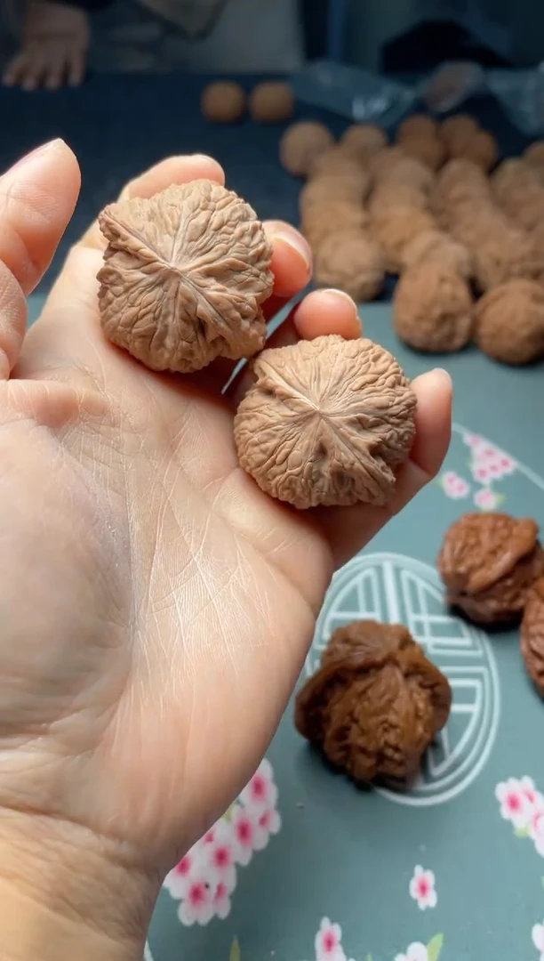 把件文玩核桃w75  绣球 40尺