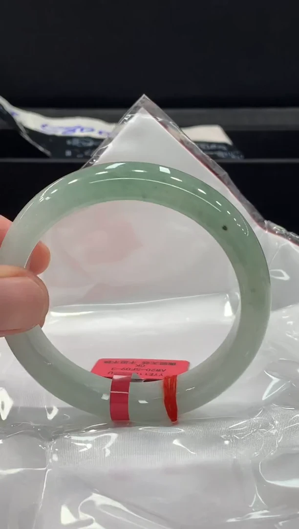 翡翠手镯未镶嵌手镯