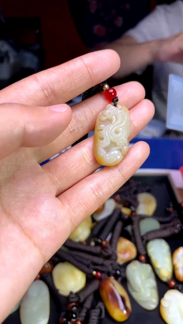 和田玉未镶嵌颈饰1
