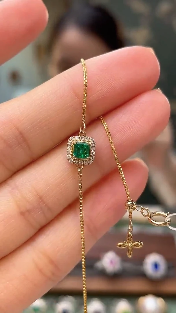 18K金镶嵌手链祖母绿哥伦比亚主石：0.28ct