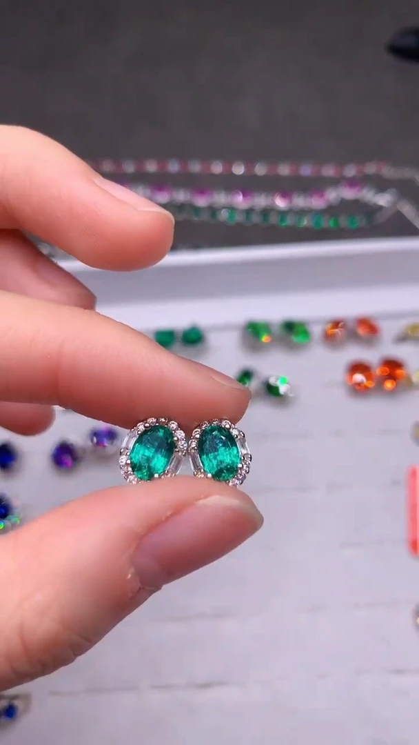 【闪购商品】祖母绿耳饰银S925镶嵌······