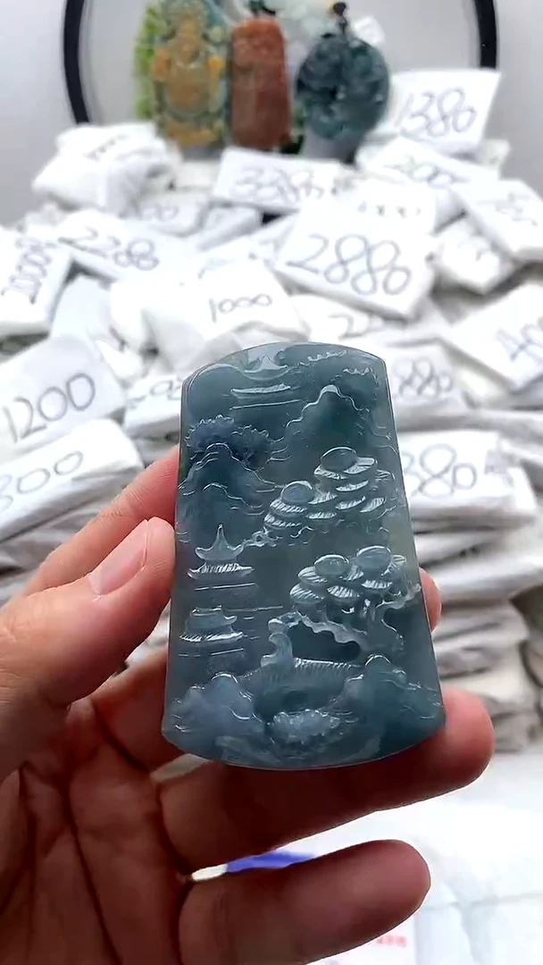 【闪购商品】翡翠颈饰未镶嵌山水牌