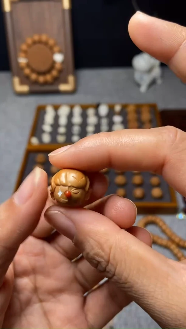 猴头核桃吊坠勤***恳dimo小丑16镶嵌、彩绘白色