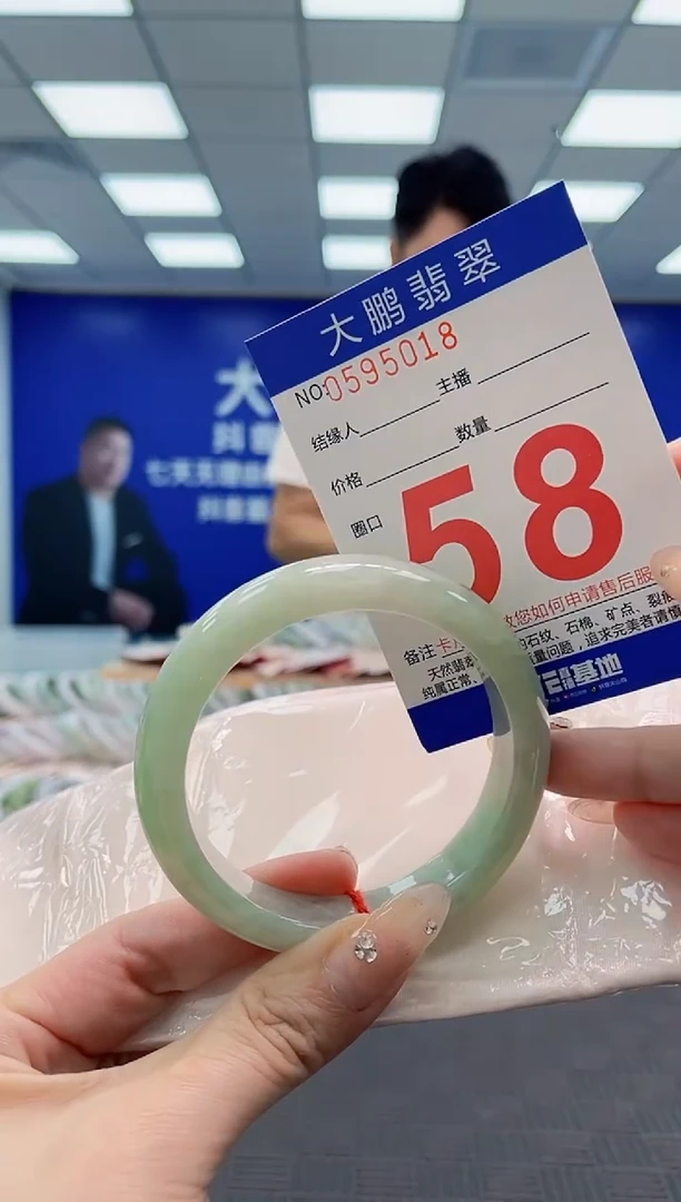 翡翠手镯未镶嵌AAAAAAAAAAAAAAAA