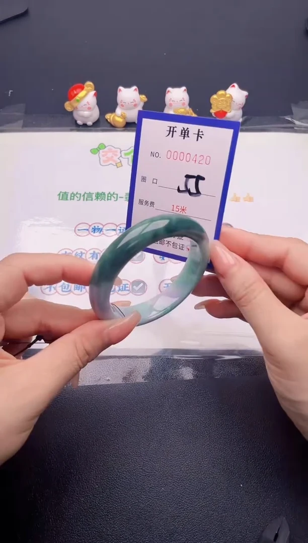 翡翠手镯未镶嵌翡翠手镯未镶嵌