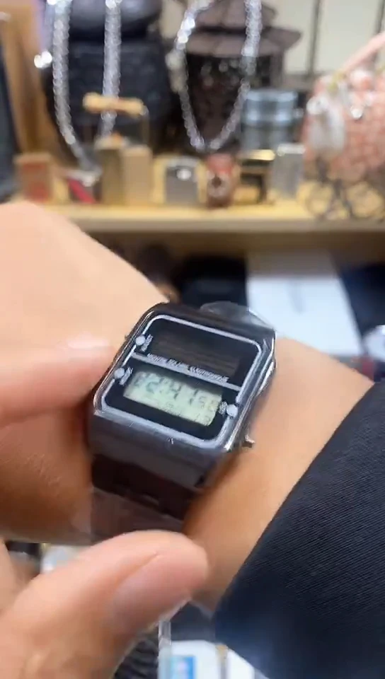 瓷片闪购商品  如图所示