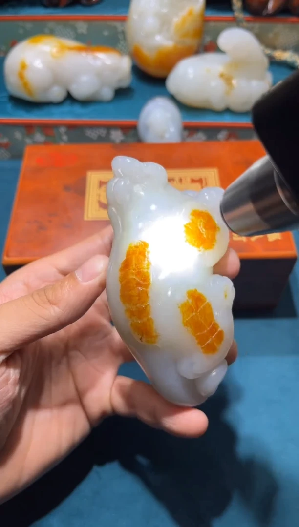 未镶嵌和田玉挂件心**往1