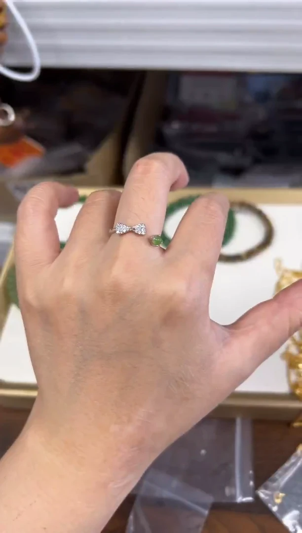 银S925镶嵌戒指和田玉和田玉碧玉蝴蝶银戒指[0071]