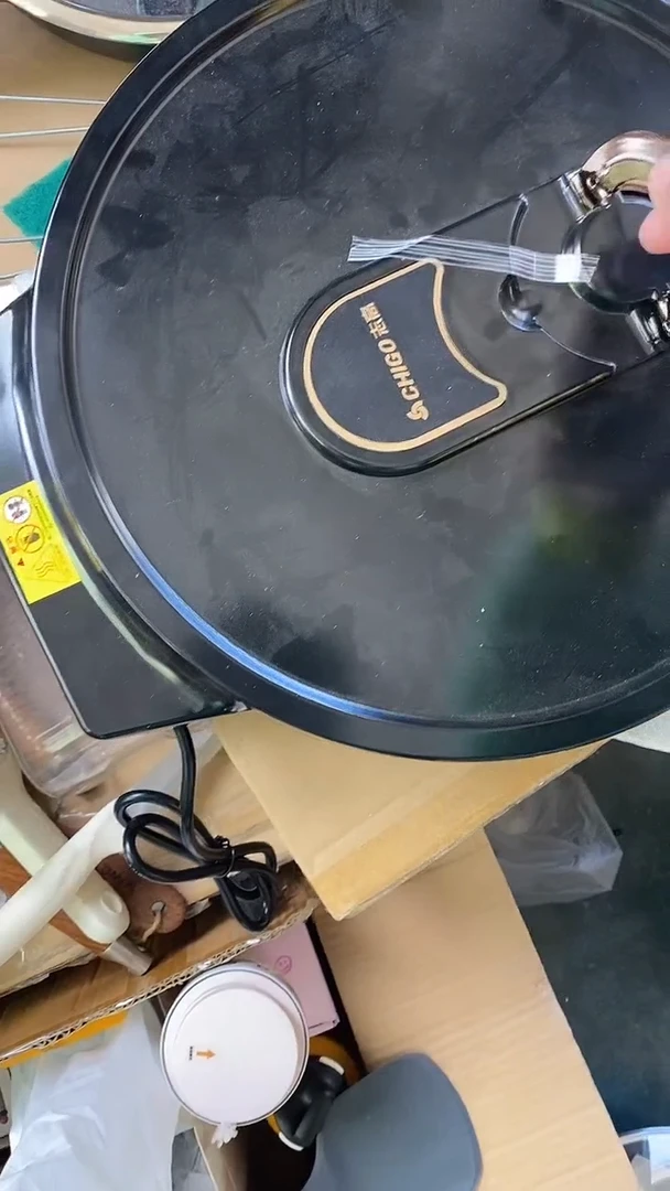 1志黑色深盘电饼铛