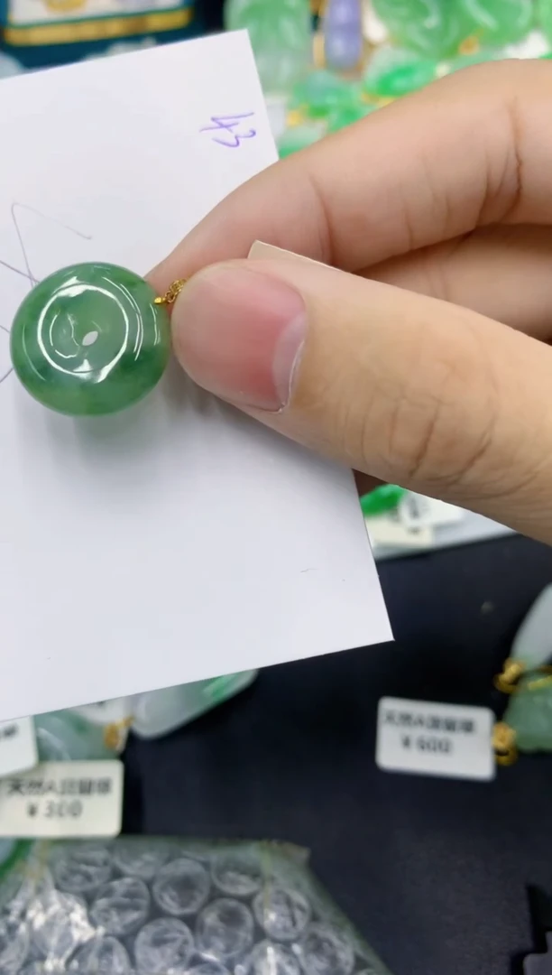 颈饰18K金镶嵌翡翠1111111111111