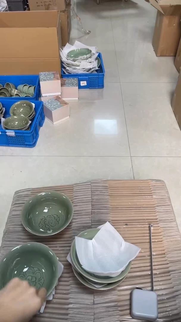 陶瓷纯手工秘色内外双刻手工碗 纹饰随机发