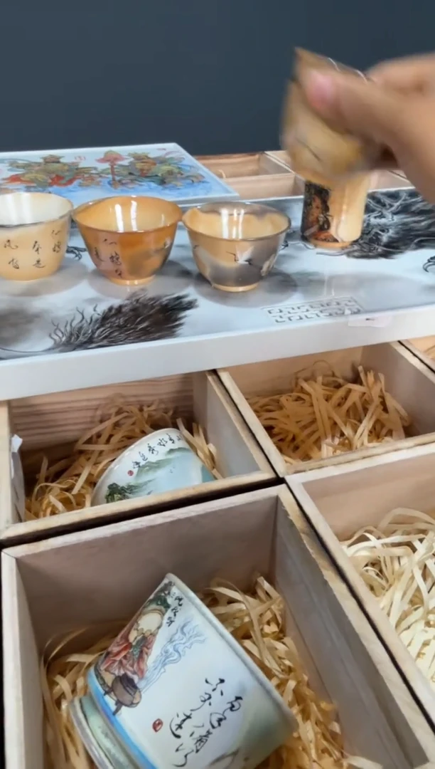 以笔为心，以瓷为纸。