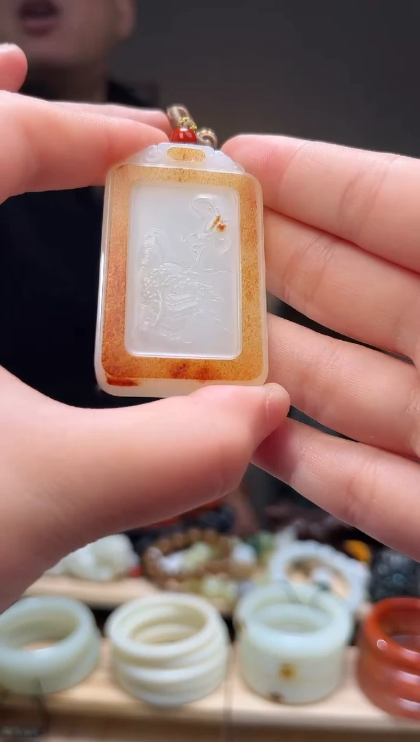 颈饰未镶嵌和田玉吊坠