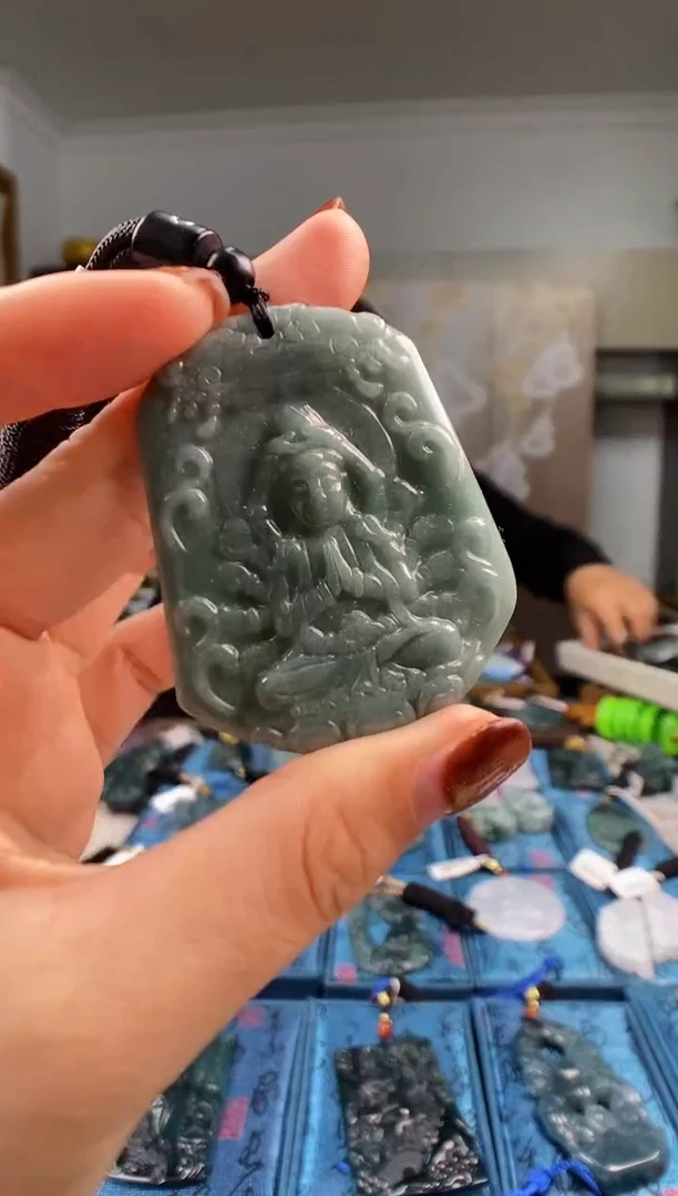 颈饰未镶嵌翡翠 多样性发其一