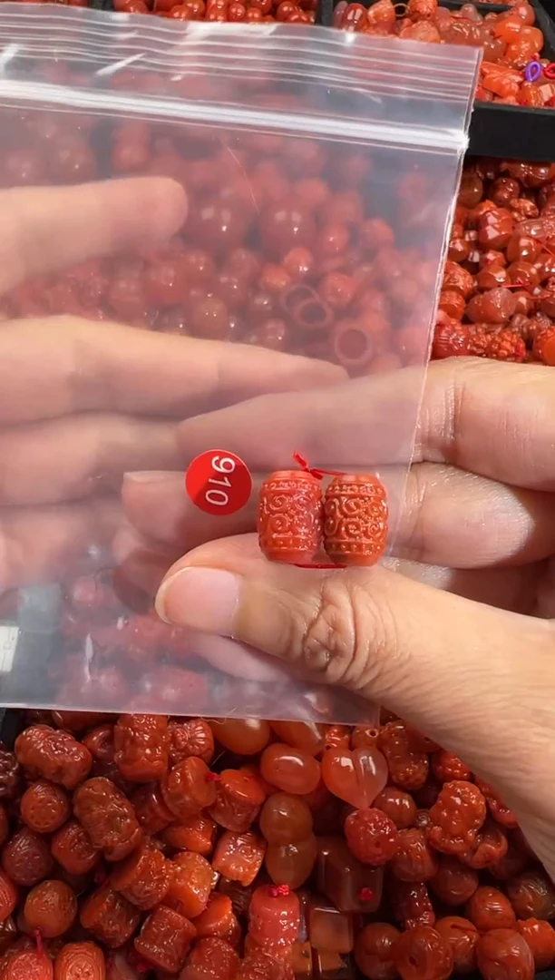 南红玛瑙未镶嵌颈饰1