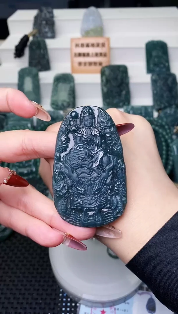 颈饰未镶嵌翡翠